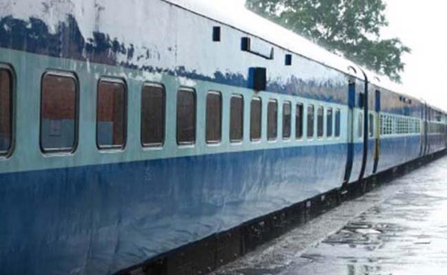 A judge got off train because of a foul smell coming from dead rodent in his air-conditioned coach. - Sakshi Post