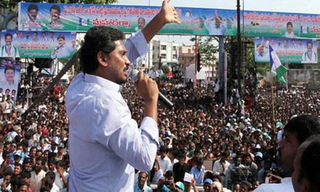 Scores of people extended a warm welcome to the YSRCP chief - Sakshi Post