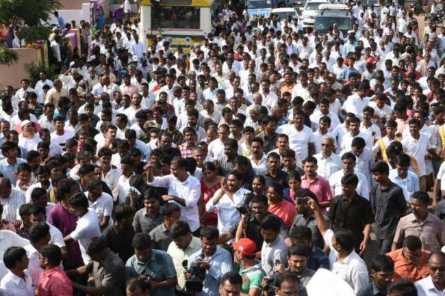 A sea of humanity greeted YSRCP President YS Jagan Mohan Reddy as he arrived in Uruturu in Jammalamadugu constituency. - Sakshi Post