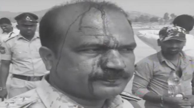 Inspector Balagangireddy bleeds after sustaining a serious injury on his head&amp;amp;nbsp; - Sakshi Post