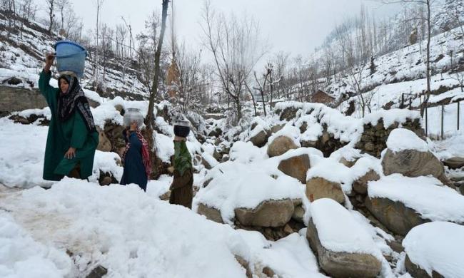 <br>The minimum temperature in Jammu city dropped to a minus 5.1 degrees Celsius on Sunday <br>The minimum temperature in Jammu city dropped to a minus 5.1 degrees Celsius on Sunday - Sakshi Post