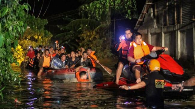 Heavy rains lashed southern Philippines due to tropical storm Tembin - Sakshi Post