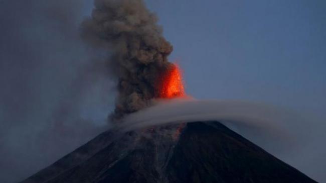 Mount Mayon has spewed lava up to 600 meters (2,000 feet) high at times Tuesday and early Wednesday and its ash plumes stretched up to 5km (3 miles) above the crater Mount Mayon has spewed lava up to 600 meters (2,000 feet) high at times Tuesday and early Wednesday and its ash plumes stretched up to 5km (3 miles) above the crater - Sakshi Post