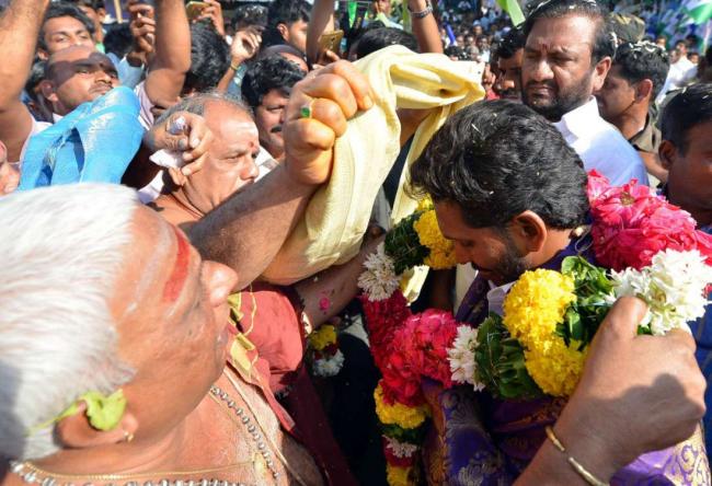 In the famous temple town of Jonnawada, the temple priests accompanied by the staff of the much-revered Kamakshi temple blessed YS Jagan Mohan Reddy - Sakshi Post