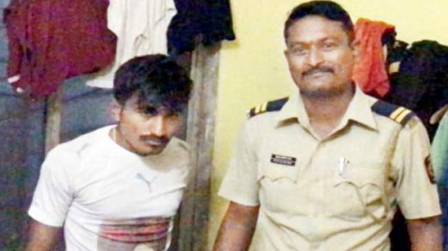 The accused Haridas Nirude with Mumbai policeman - Sakshi Post