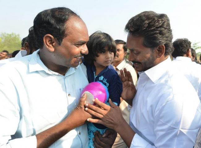 YS Jagan Mohan Reddy was touched by the gesture of child who gifted her kiddie bank to him. - Sakshi Post