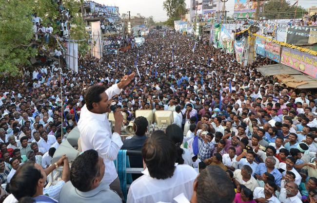 YSRCP President YS Jagan Mohan Reddy addressing public meeting in Guntur district YSRCP President YS Jagan Mohan Reddy addressing public meeting in Guntur district - Sakshi Post
