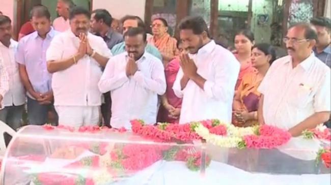 AP Leader of Opposition YS Jagan Mohan Reddy along with the party leaders paid homage to the party advisor DA Somayajulu - Sakshi Post