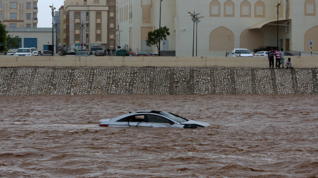 Cyclone Mekunu hit Oman’s Dhofar and Al-Wusta provinces on Friday - Sakshi Post