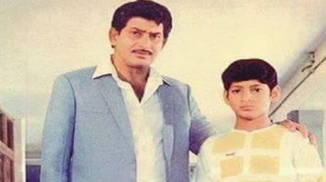 Photo of Mahesh with dad Krishna - Sakshi Post