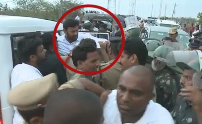 YSRCP MP YS Avinash Reddy being mobbed by police - Sakshi Post