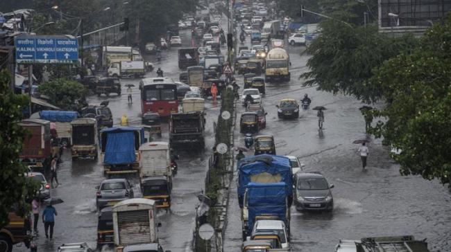 Rain accompanied by gusty winds lashed Mumbai and surroundings on Saturday - Sakshi Post
