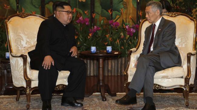 North Korean leader Kim Jong Un meets with Singapores Prime Minister Lee Hsien Loong &amp;amp;nbsp; - Sakshi Post