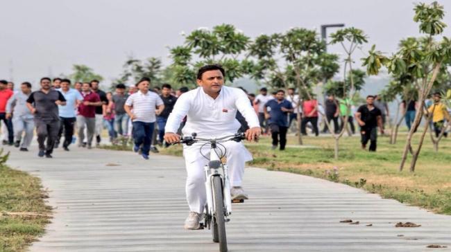 Samajwadi Party chief Akhilesh Yadav Samajwadi Party chief Akhilesh Yadav - Sakshi Post