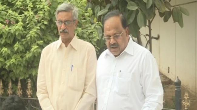 State BJP leaders Kandula Rajamohan Reddy and Raghunath Babu State BJP leaders Kandula Rajamohan Reddy and Raghunath Babu - Sakshi Post