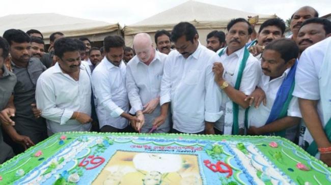 YSRCP President YS Jagan Mohan Reddy with party leader Pilli Subash cutting the cake on the occasion of Dr YS Rajasekhara Reddy’s birthday - Sakshi Post
