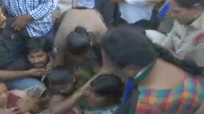 Women leaders being mishandled by police Women leaders being mishandled by police - Sakshi Post