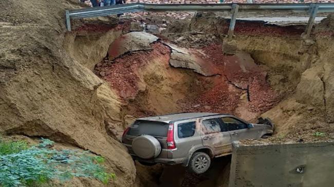 An SUV plunged 15-20 feet after a service road caved in alongside the Agra-Lucknow expressway - Sakshi Post