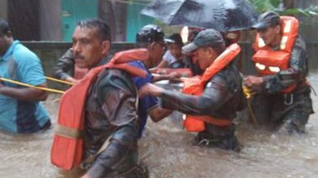 Engaged in rescue and relief operations in flood-hit Kerala, the Indian Army has been able to rescue 3,627 persons till date - Sakshi Post