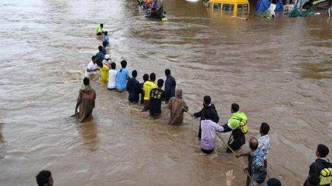 Thousands of people in flood-hit areas in kerala are battling all odds to survive as the death toll has touched 197 in the past 10 days - Sakshi Post