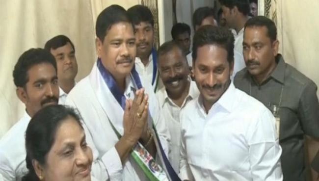 Massive exodus into YSRCP - Sakshi Post