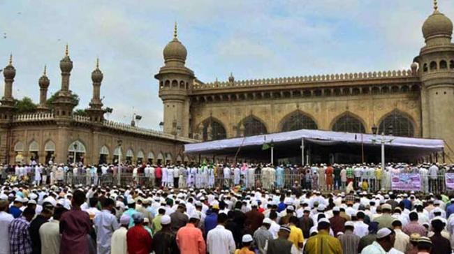 Telangana Imams Offer Special Prayers For Kerala On Eid-ul-Adha - Sakshi Post