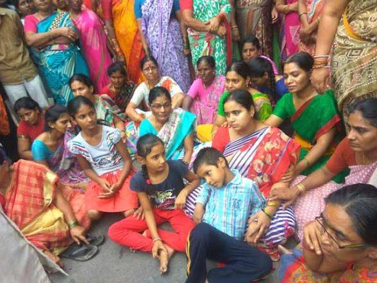 Relatives demanded compensation and staged a protest in front of Mani Reddy’s house - Sakshi Post