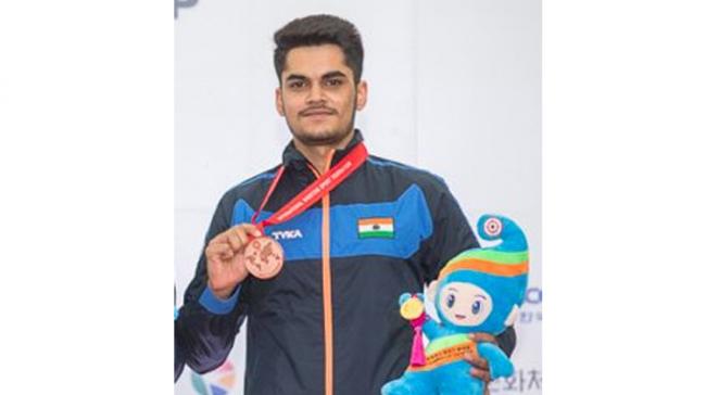Arjun Singh Cheema took a bronze medal at the 52nd ISSF World Championships here on Thursday Arjun Singh Cheema took a bronze medal at the 52nd ISSF World Championships here on Thursday - Sakshi Post