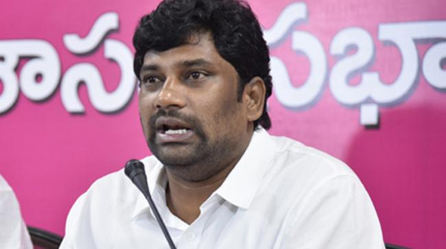 Telangana Rashtra Samithi MP from Peddapalli, Balka Suman likened Telangana Congress leaders to ‘a gang of Stuartpuram robbers’ - Sakshi Post