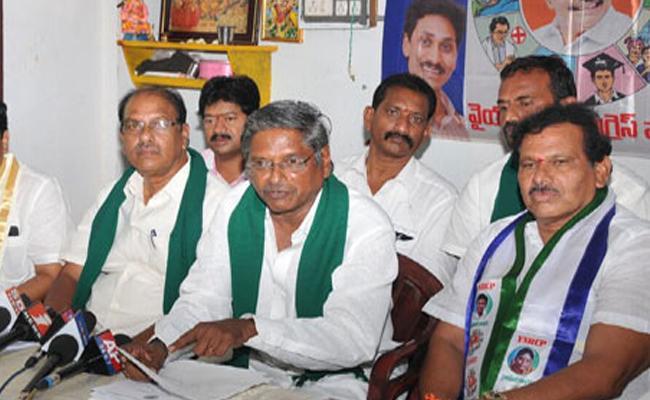 YSRCP leaders MVS Nagi Reddy and others YSRCP leaders MVS Nagi Reddy and others - Sakshi Post