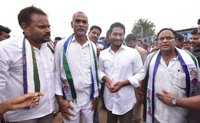 YSRCP President YS Jagan Mohan Reddy in Badangi Mandal , Vizianagaram - Sakshi Post