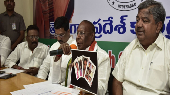 Puducherry CM V Narayanasamy with Telangana Congress leaders Puducherry CM V Narayanasamy with Telangana Congress leaders - Sakshi Post