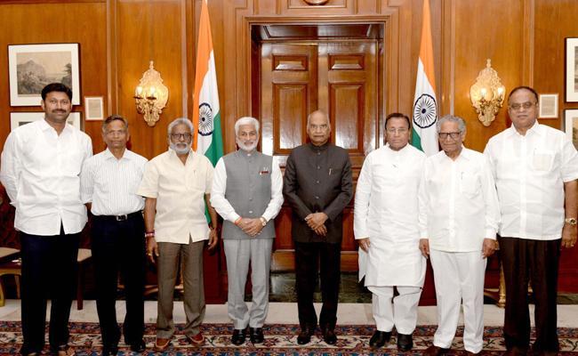 YSRCP leaders with President Ramnath Kovind YSRCP leaders with President Ramnath Kovind - Sakshi Post
