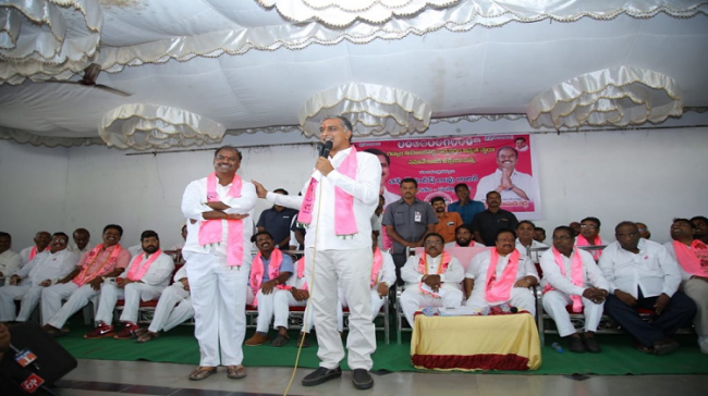 TRS T. Harish Rao addressing a public meeting in Gadwal TRS T. Harish Rao addressing a public meeting in Gadwal - Sakshi Post