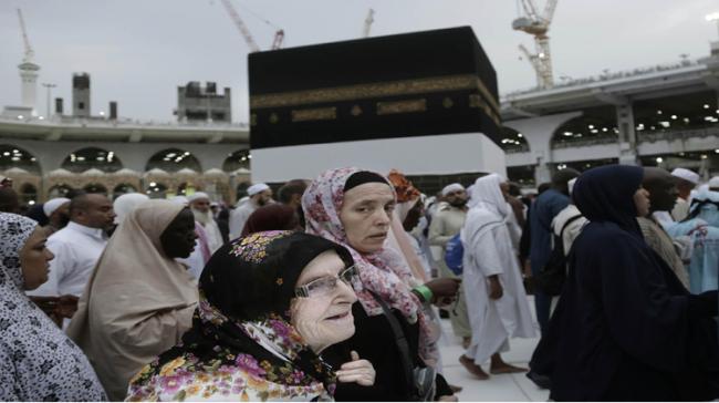 Large Number Of Muslim Women Likely To Go To Haj Without ‘Mehram’ In 2019: Naqvi - Sakshi Post