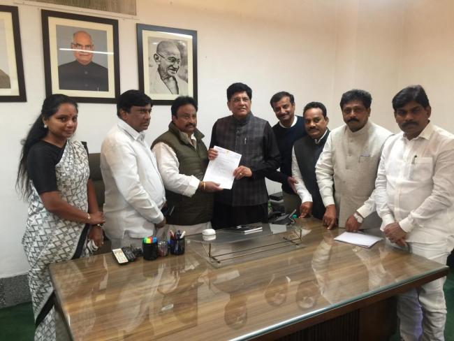 TRS MPs met  Union Minister for Railways Piyush Goyal - Sakshi Post