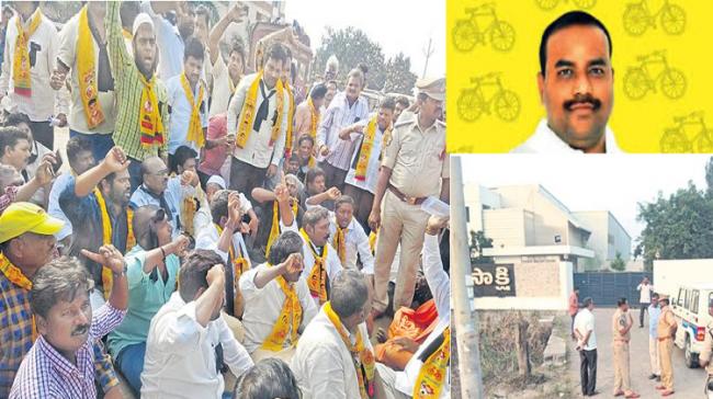 TDP <a href="https://www.sakshipost.com/topic/TDP"></a>MLC Annam Satish’s followers protesting in front of Sakshi Office Mangalagiri TDP <a href="https://www.sakshipost.com/topic/TDP"></a>MLC Annam Satish’s followers protesting in front of Sakshi Office Mangalagiri