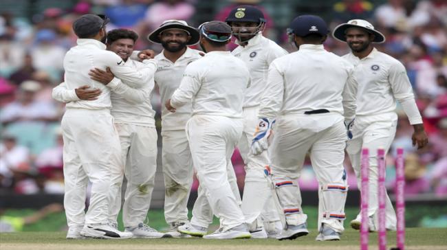Sydney Test: Bad Light Halts Australia Innings At 236/6 Sydney Test: Bad Light Halts Australia Innings At 236/6 - Sakshi Post