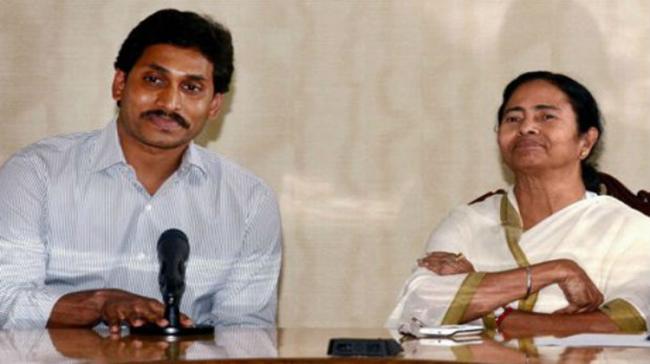 File Photo of YS Jagan with Mamata Banarjee - Sakshi Post