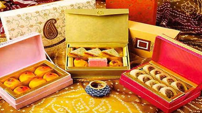 Ideas For Gifts With Wedding Invites - Sakshi Post