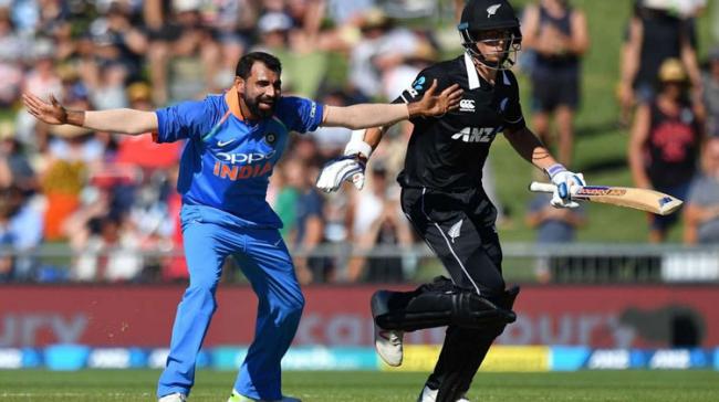 India Restricts New Zealand To 243 In 3rd ODI - Sakshi Post