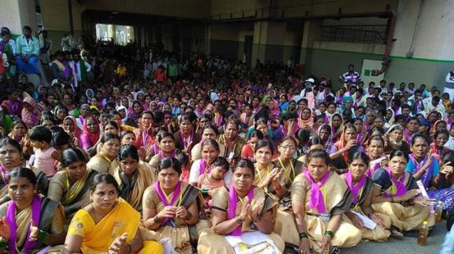 Karnataka Women Seek Blanket Ban On Liquor - Sakshi Post