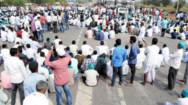 Farmers protest in Armoor Farmers protest in Armoor - Sakshi Post