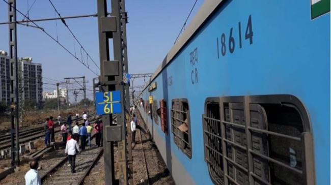 Woman TTI Thrown Off Train In Kazipet - Sakshi Post