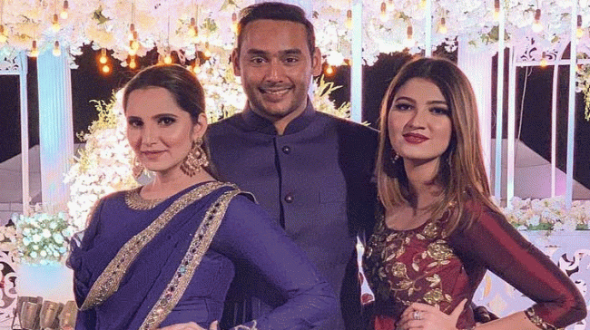 Sania Mirza, Asad and Anam Mirza - Sakshi Post