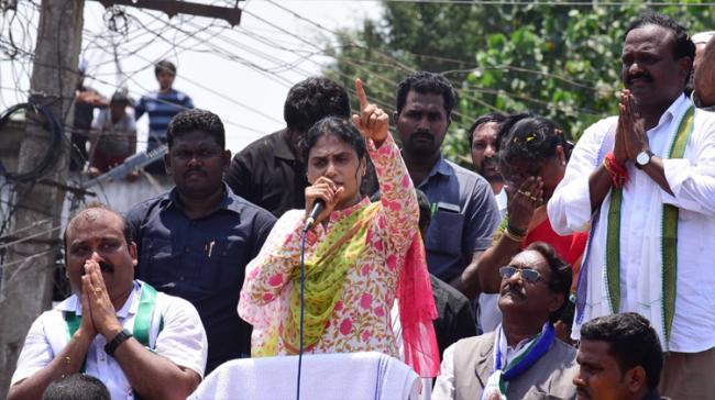 YS Sharmila addressing mammoth gathering  YS Sharmila addressing mammoth gathering  - Sakshi Post