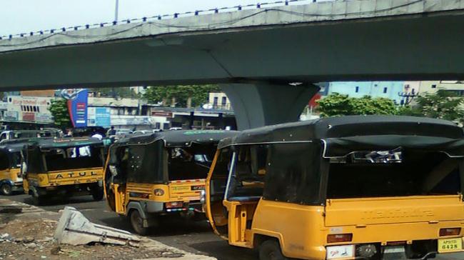 Auto Drivers Turn Campaigners Auto Drivers Turn Campaigners - Sakshi Post