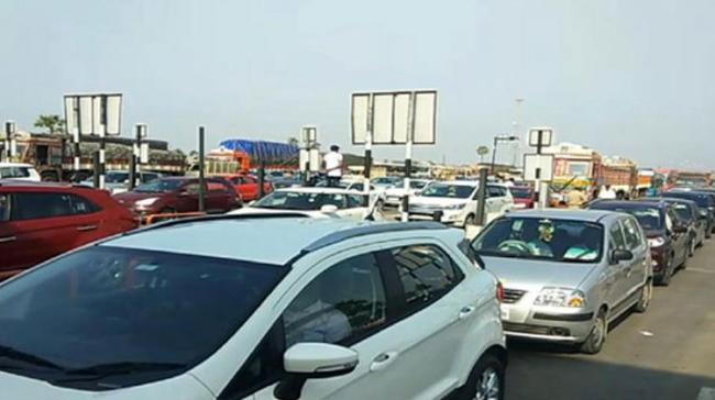 Vijayawada Highway Witnesses Massive Rush Of Voters - Sakshi Post