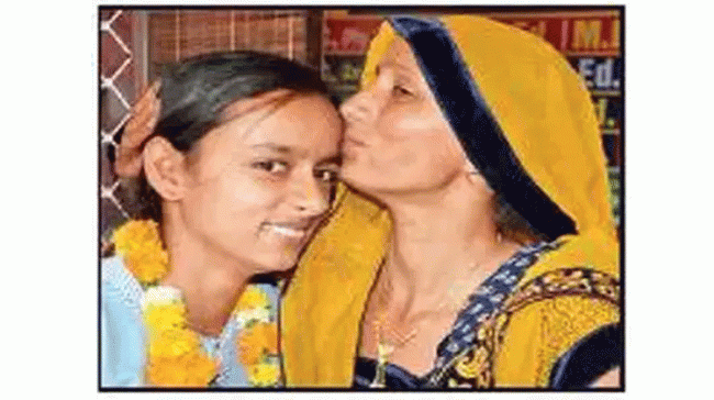 Tanu Tomar with her mother - Sakshi Post
