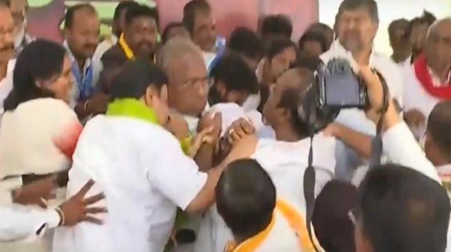 A scuffle broke out between former Rajya Sabha member V Hanumantha Rao and Tribal Leader Gajjala Nagesh A scuffle broke out between former Rajya Sabha member V Hanumantha Rao and Tribal Leader Gajjala Nagesh - Sakshi Post